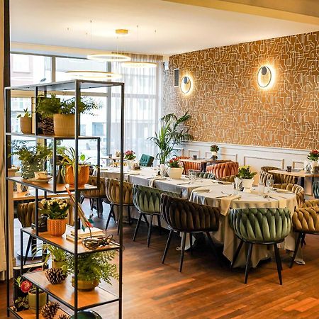 Hotel Tarnovia Tarnow Bagian luar foto