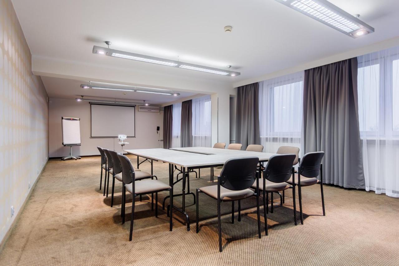 Hotel Tarnovia Tarnow Bagian luar foto