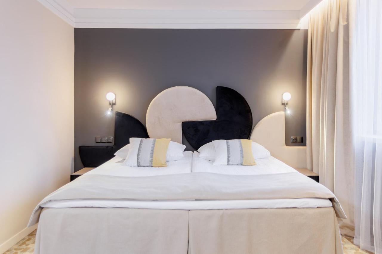 Hotel Tarnovia Tarnow Bagian luar foto