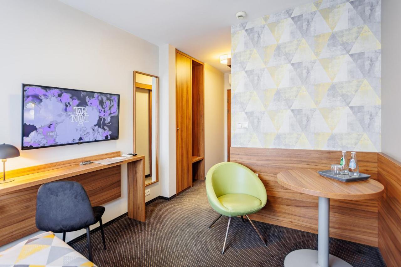 Hotel Tarnovia Tarnow Bagian luar foto