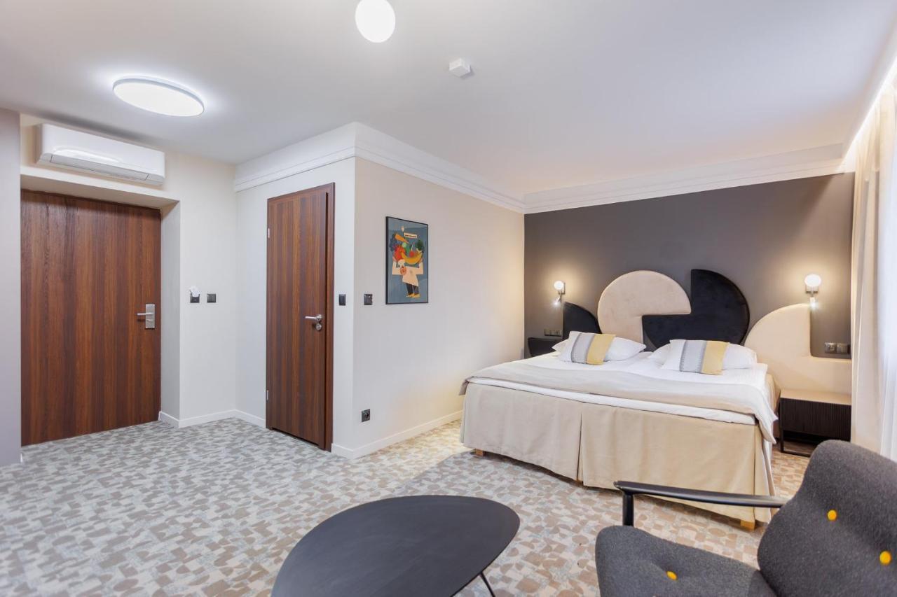 Hotel Tarnovia Tarnow Bagian luar foto