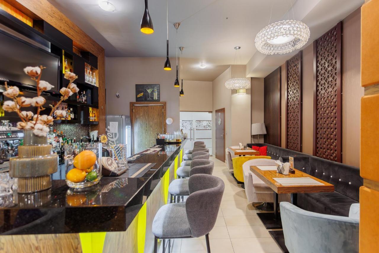 Hotel Tarnovia Tarnow Bagian luar foto