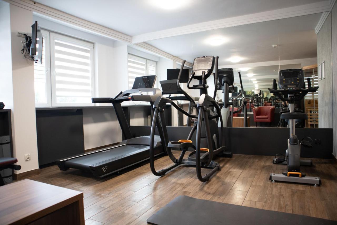 Hotel Tarnovia Tarnow Bagian luar foto