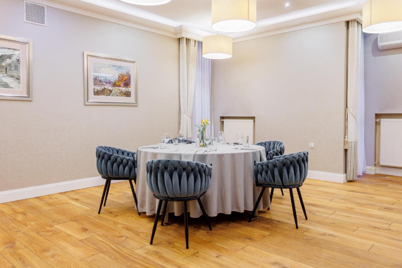 Hotel Tarnovia Tarnow Bagian luar foto