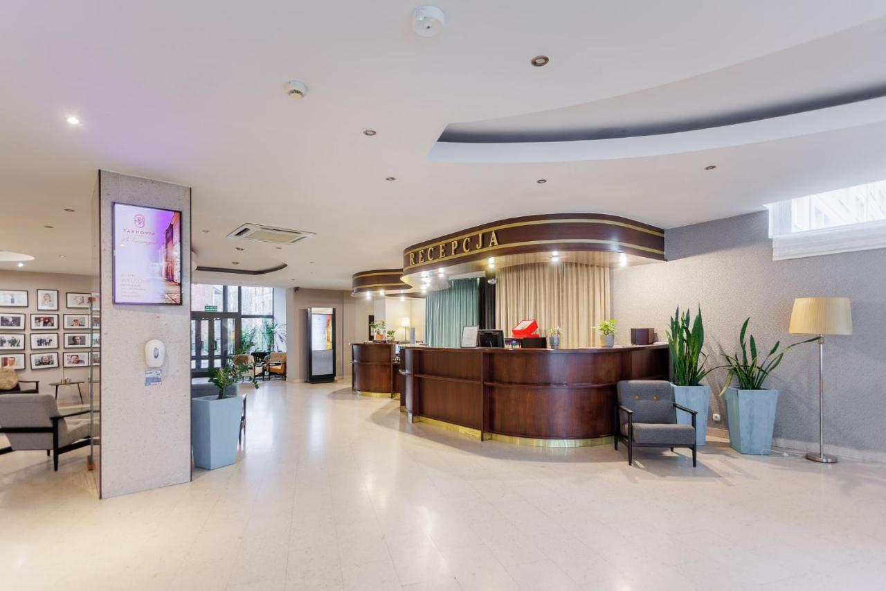 Hotel Tarnovia Tarnow Bagian luar foto