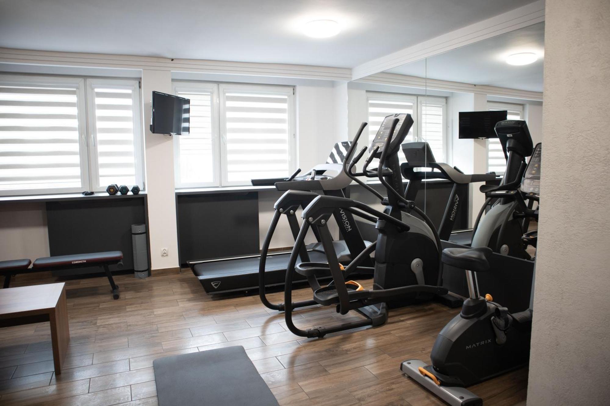 Hotel Tarnovia Tarnow Bagian luar foto