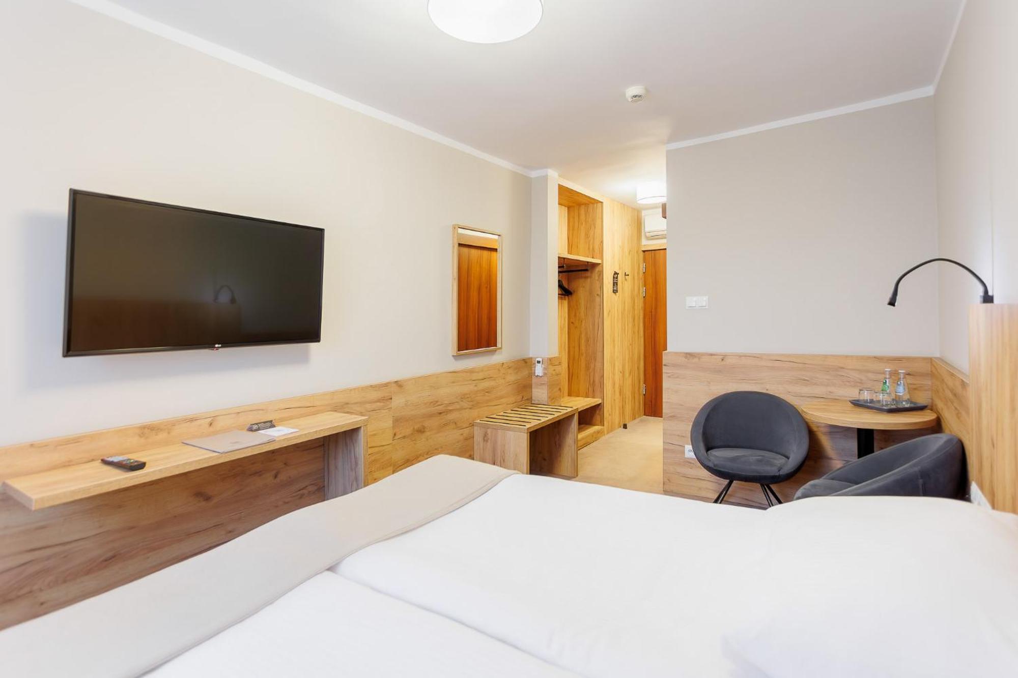 Hotel Tarnovia Tarnow Bagian luar foto