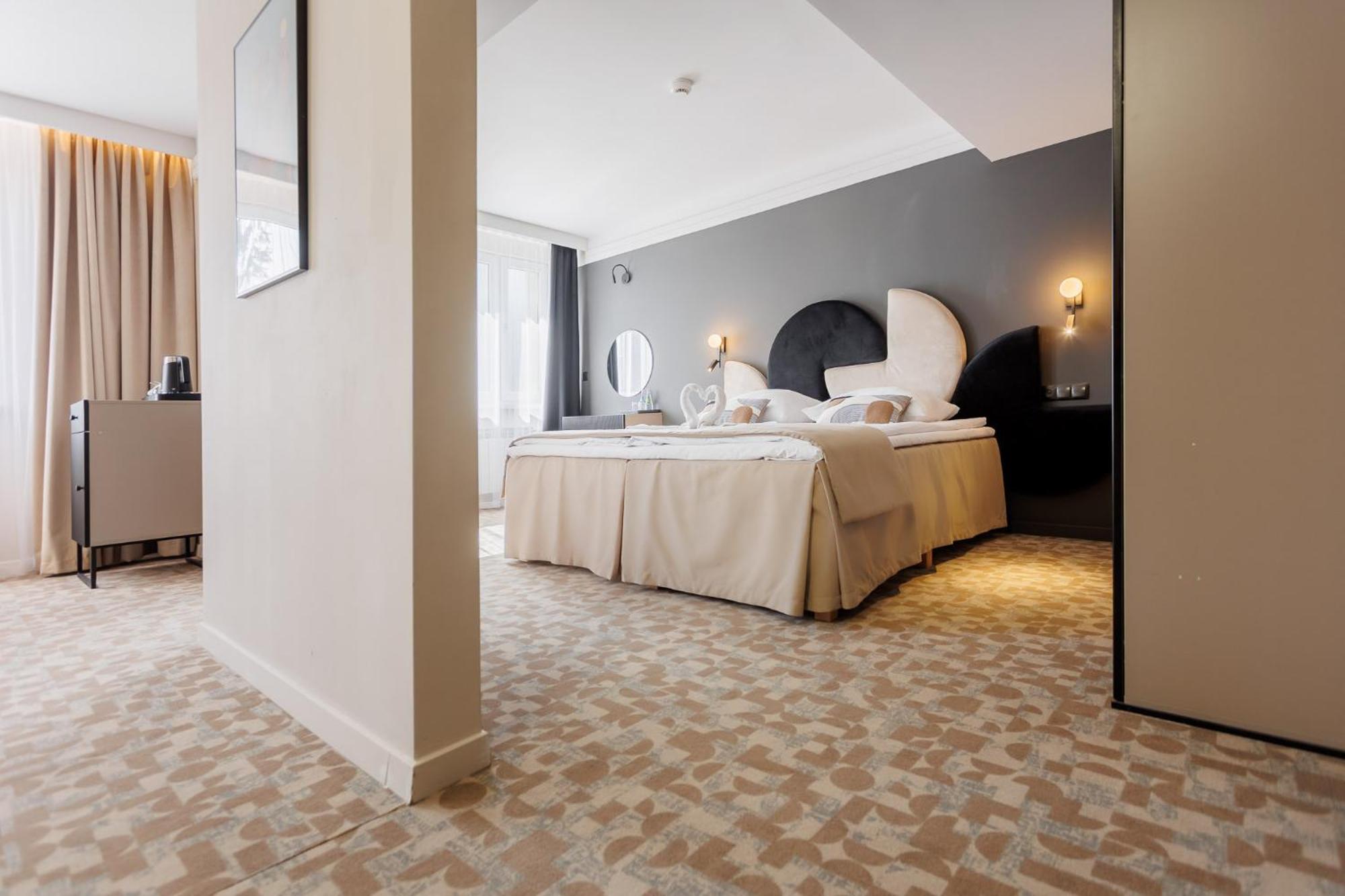Hotel Tarnovia Tarnow Bagian luar foto