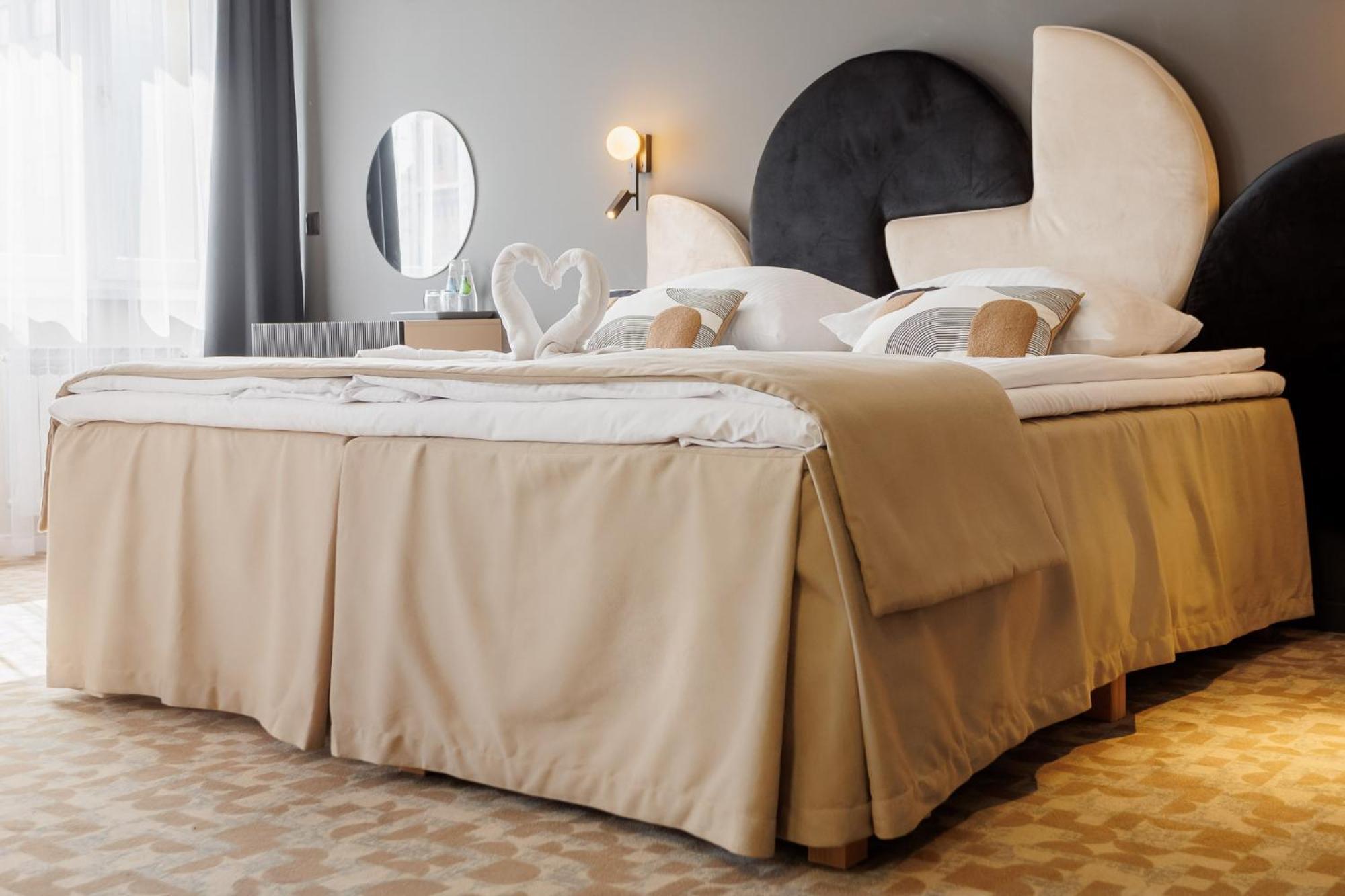 Hotel Tarnovia Tarnow Bagian luar foto