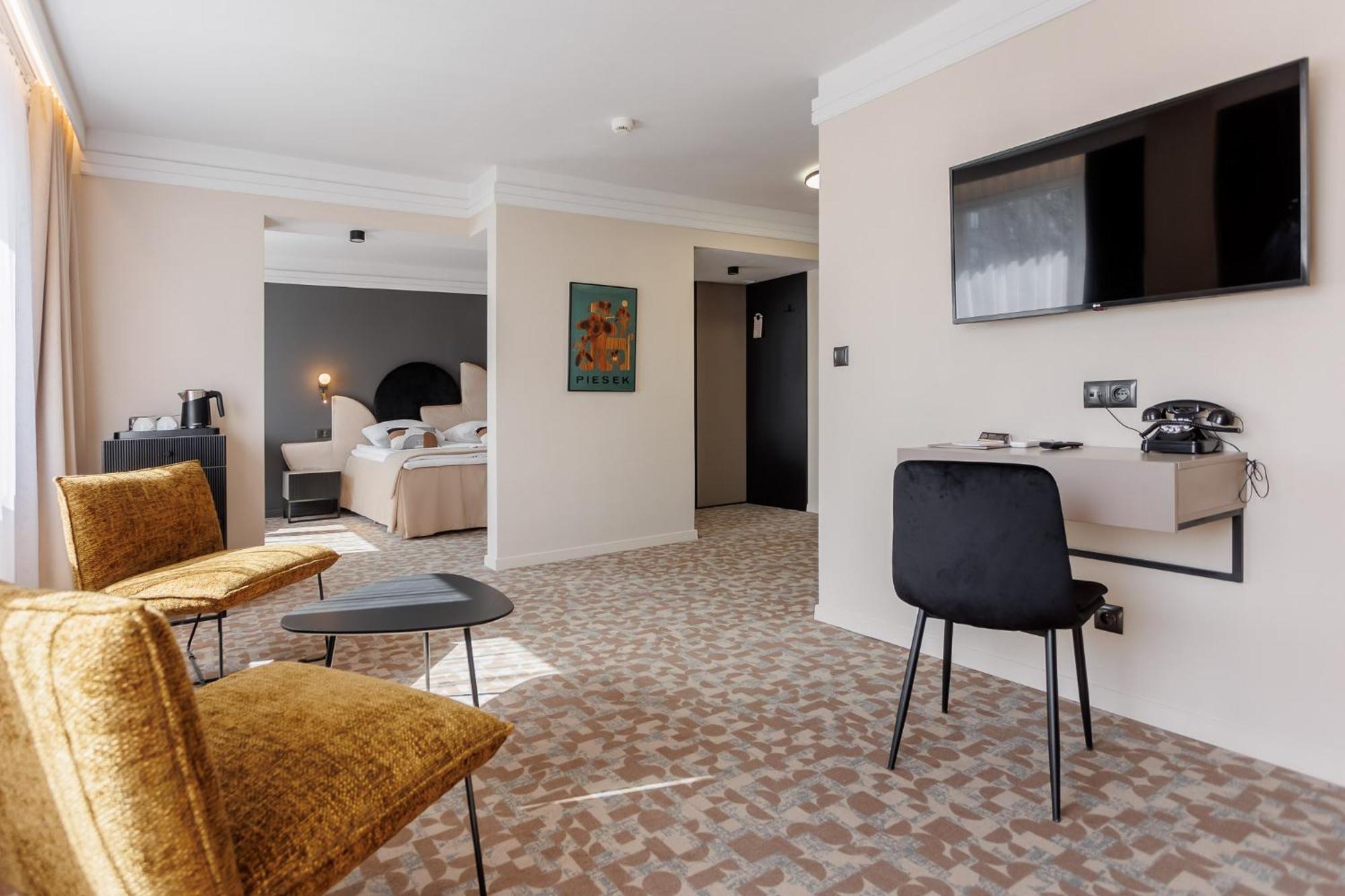 Hotel Tarnovia Tarnow Bagian luar foto