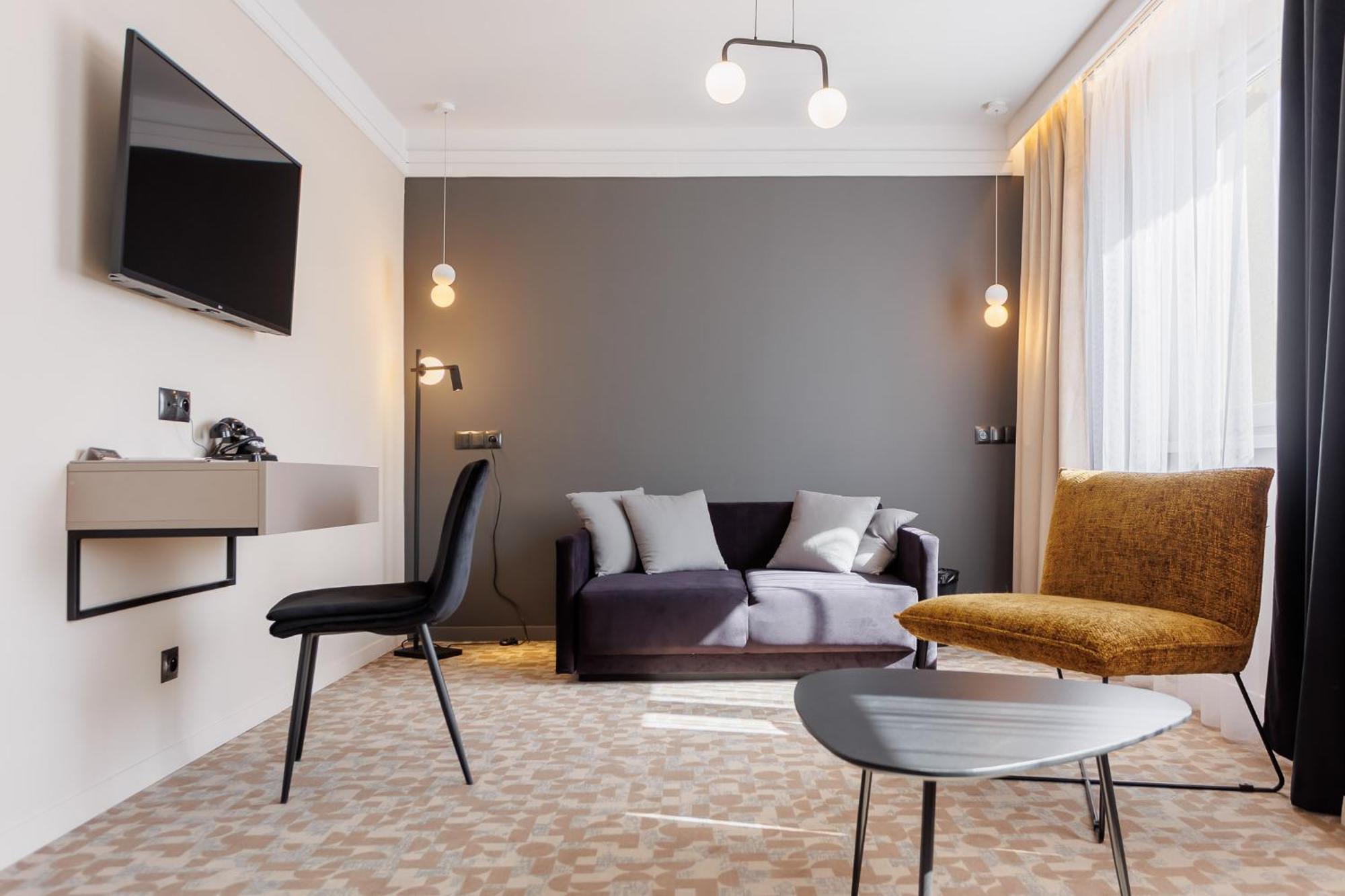 Hotel Tarnovia Tarnow Bagian luar foto