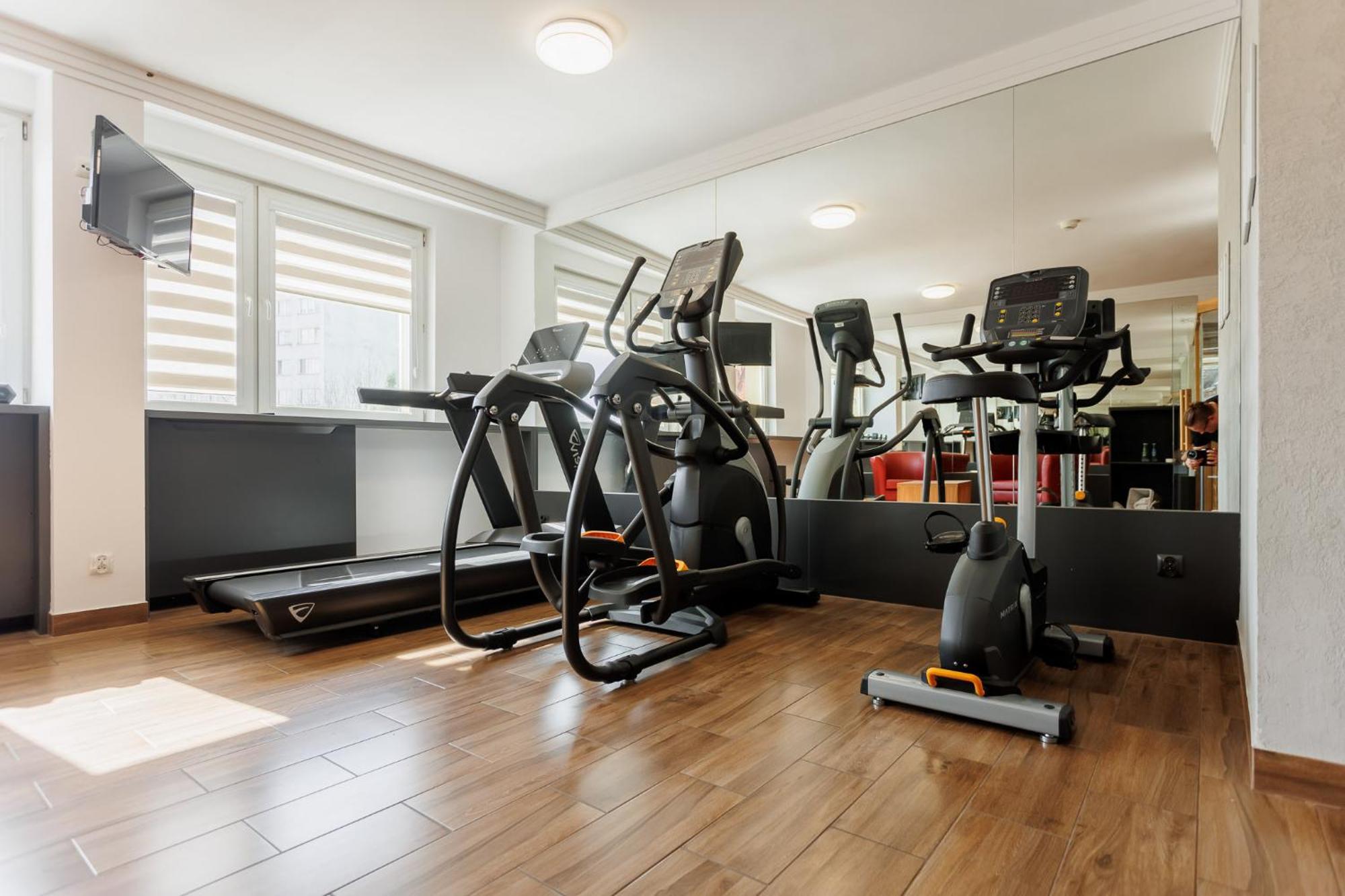 Hotel Tarnovia Tarnow Bagian luar foto