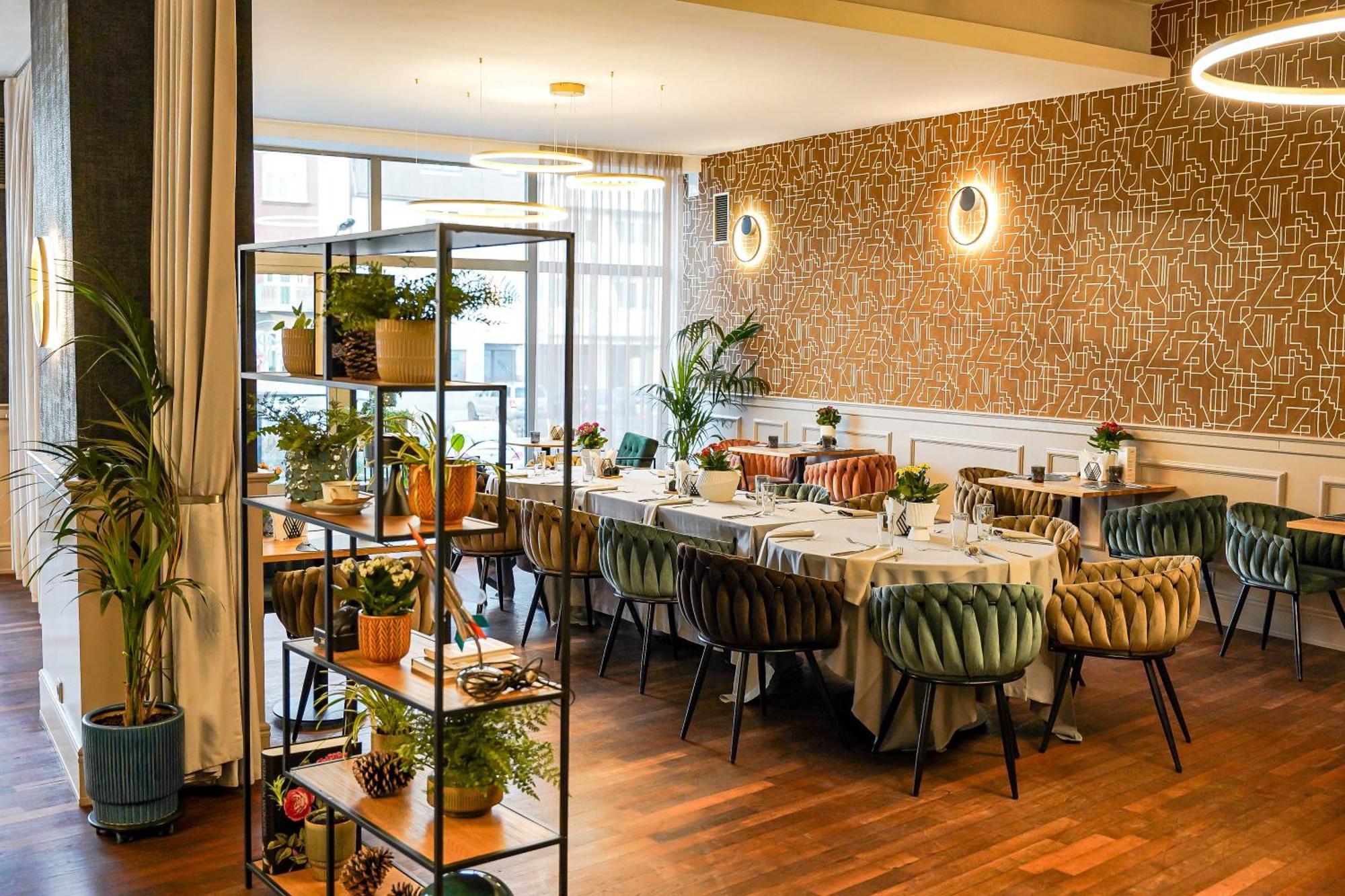 Hotel Tarnovia Tarnow Bagian luar foto