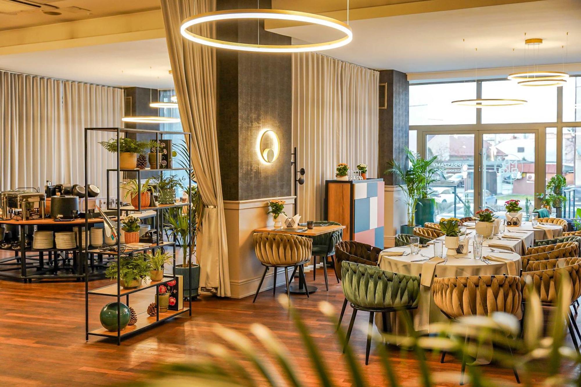 Hotel Tarnovia Tarnow Bagian luar foto