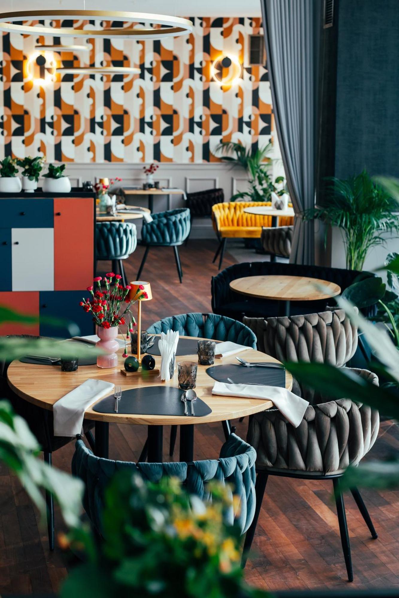 Hotel Tarnovia Tarnow Bagian luar foto