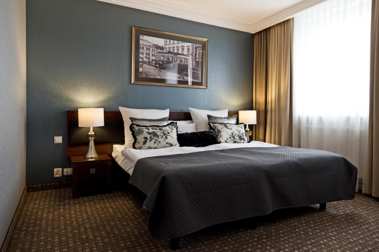 Hotel Tarnovia Tarnow Bagian luar foto