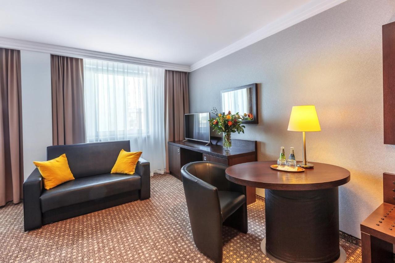 Hotel Tarnovia Tarnow Bagian luar foto